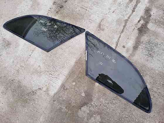 2026701012 Стекло боковое Разборка Mercedes W202 2026701212 Дніпро