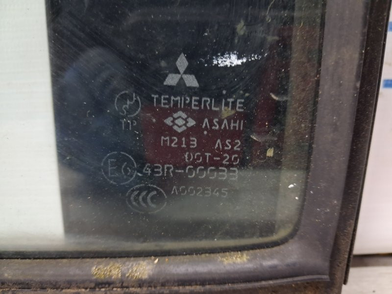 Стекло двери задней левой (форточка) Mitsubishi Pajero Wagon 3 3.2 ДИЗЕЛЬ 4M41 1999 (б/у) Київ - зображення 3