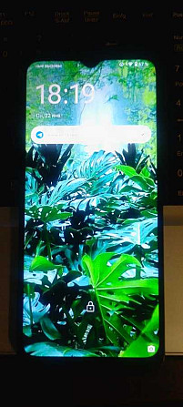 Продаю смартфон Motorola moto e13.