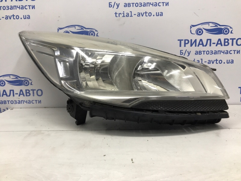 Фара правая галоген Ford Kuga CBS 2.0 DIESEL 2011 (б/у) Киев - изображение 1