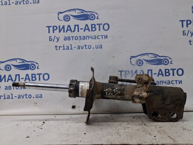 Амортизатор передний правый Toyota Avensis T25 1.8 БЕНЗИН 1ZZFE 2002 (б/у) Київ - зображення 1