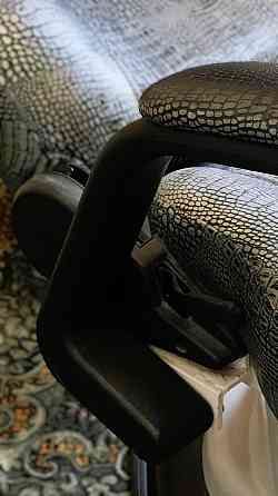 Педикюрне крісло кушетка косметологічна Роздільна