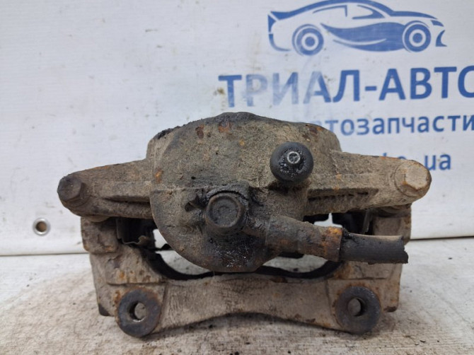 Суппорт передний правый Toyota Avensis T25 1.8 БЕНЗИН 1ZZFE 2002 (б/у) Киев - изображение 3