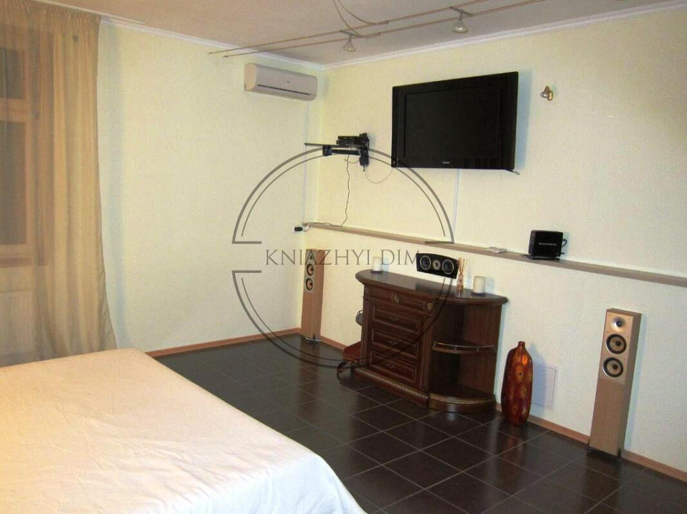 Элитный Дом с бассейном 550 м2 в Конча Заспа находиться в 5 км от города Киева на берегу Днепра. Київ - зображення 12