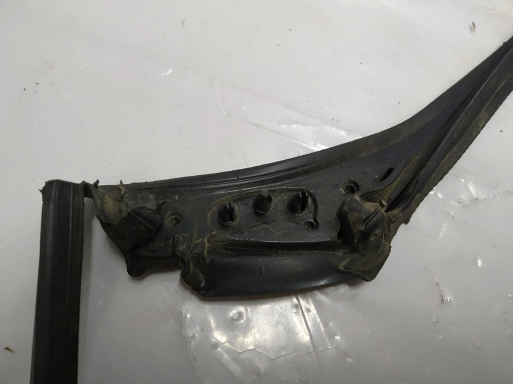 Уплотнитель стойки В (камера) левая сторона Tesla model X 1032153-00-D Киев - изображение 4