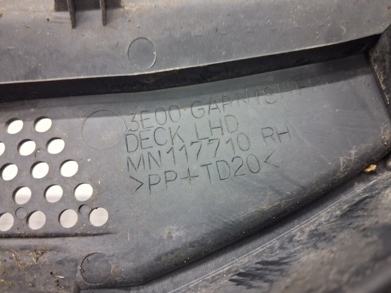 Дефлектор радиатора Mitsubishi L200 KB 2.5 DIESEL 4D56 2006 прав. (б/у) Киев - изображение 5