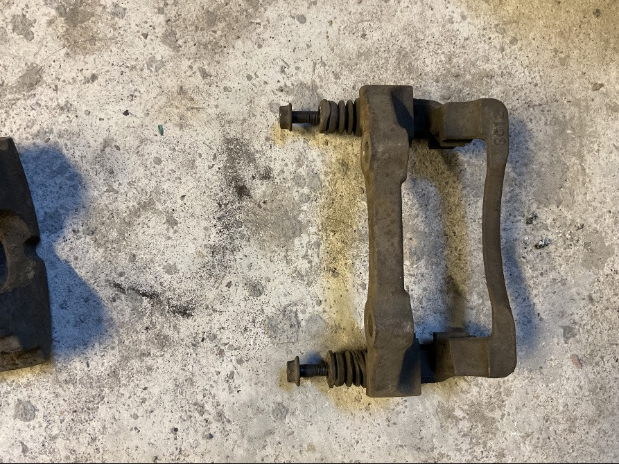 Бу скоба суппорта переднего Chery Amulet A11-6GN3501071 Кропивницький - зображення 1