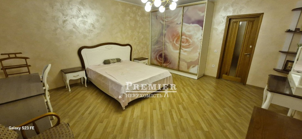 У продажу трикімнатна простора, світла двостороння квартира Черноморск - изображение 6