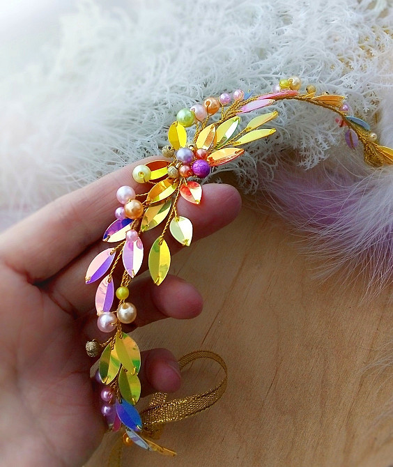 Осіння казка обруч вінок діадема обідок паєтки перлини золотистий фіолетовий бузковий червоний сцена Луцьк - зображення 2