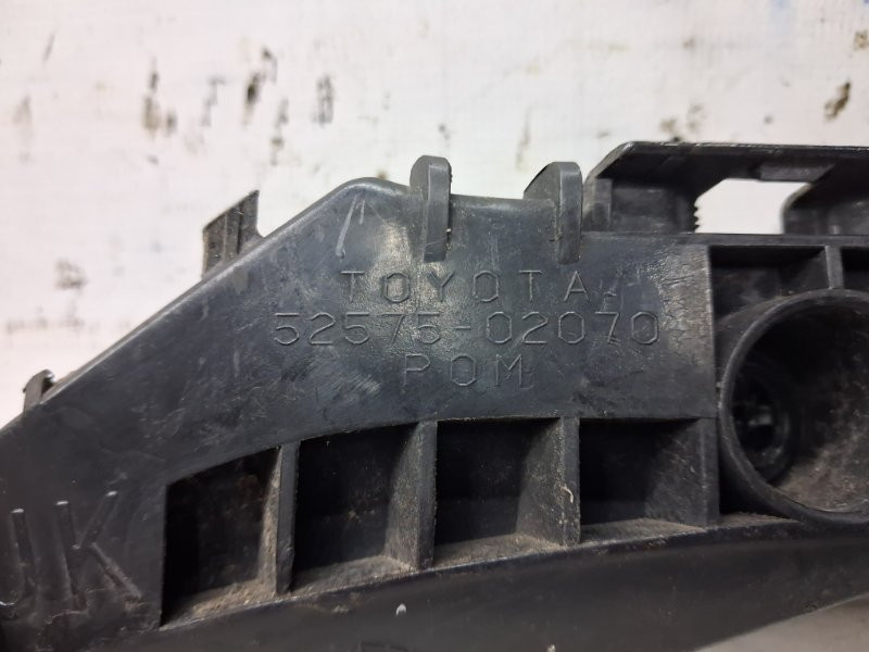 Кронштейн бампера передний правый Toyota Auris E150 1.6 БЕНЗИН 1ZRFAE 2006 (б/у) Київ - зображення 4