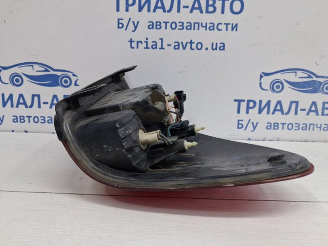 Фонарь задний внешний правый Mitsubishi L200 KB 2.5 DIESEL 4D56 2006 (б/у) Киев - изображение 6