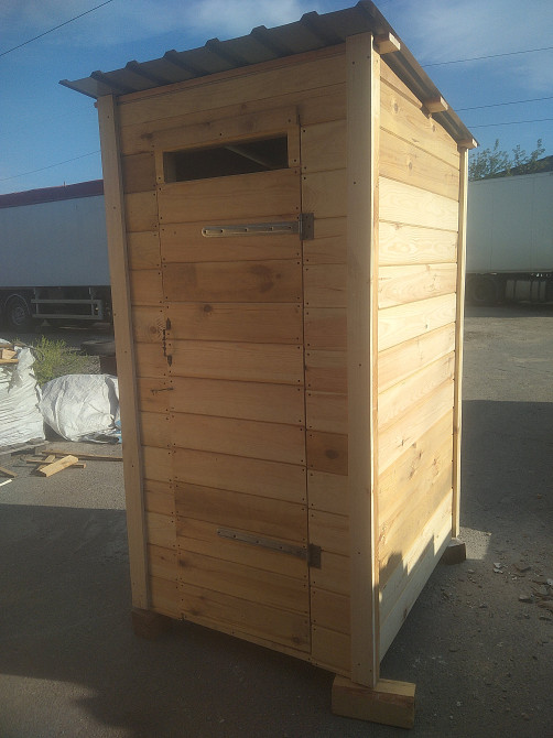 Дачный туалет. Деревянный туалет. Душ туалет из дерева. Туалет на дачу. Дачный душ. Вишневе - зображення 7