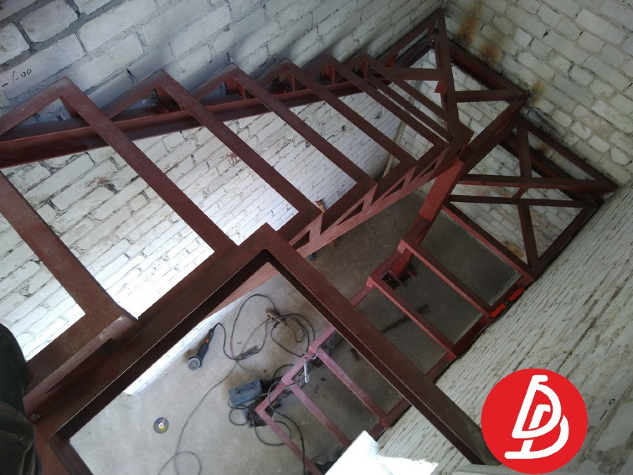 Каркас лестницы на второй этаж."Броневик" Днепр Дніпро - зображення 10