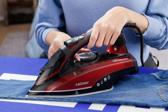 Утюг Zelmer ZIR3210 3200 Вт красный Київ - зображення 6