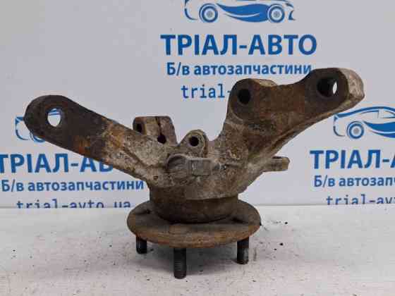 Кулак поворотный правый со ступицей Mitsubishi Outlander CU 2.4 БЕНЗИН 4G69 2003 (б/у) Київ