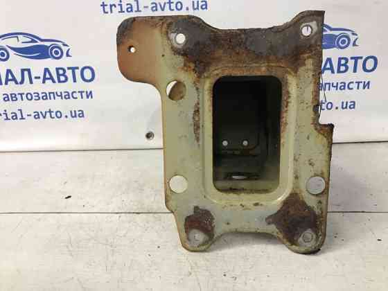 Кронштейн усилителя переднего бампера Chevrolet Captiva C100 2.4 БЕНЗИН Z24SED 2006 прав. (б/у) Киев