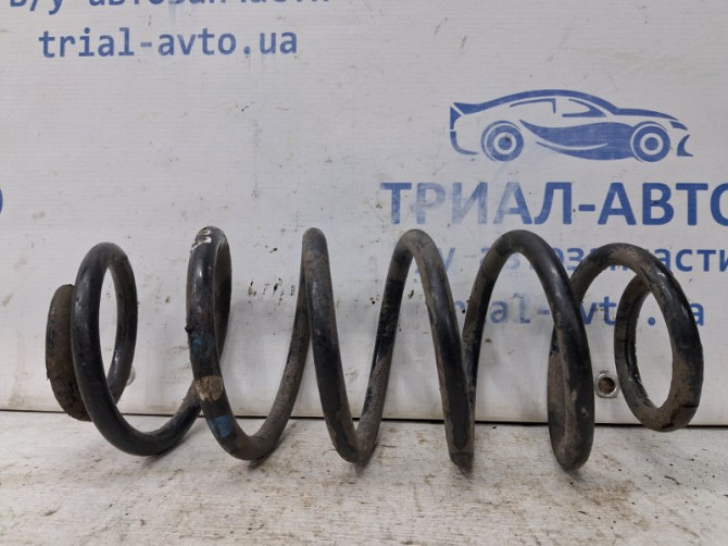 Пружина задняя Toyota Auris E150 1.6 БЕНЗИН 1ZRFAE 2006 (б/у) Киев - изображение 1