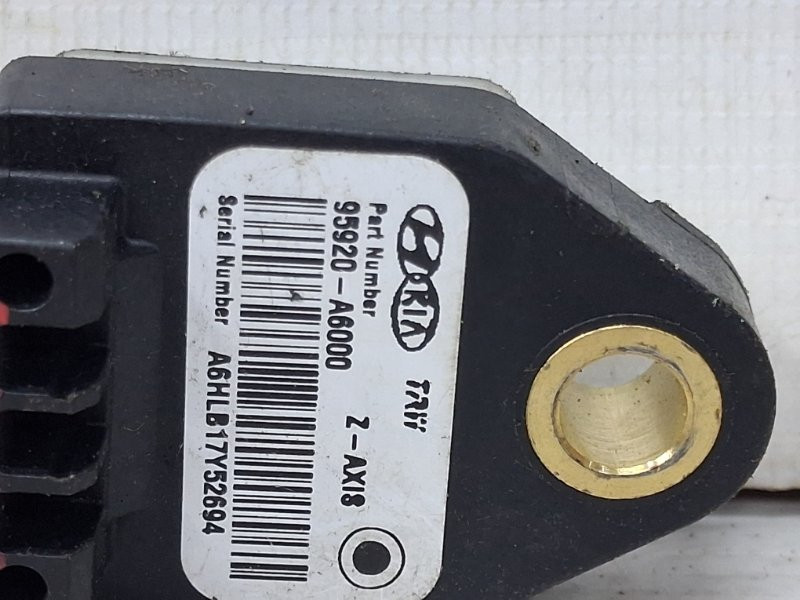 Датчик удара (AIRBAG) Kia Ceed JD 1.6 DIESEL D4FB 2012 (б/у) Київ - зображення 3