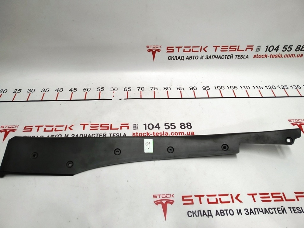 Пластик под датчик прижатия двери передней левой Tesla model X 1042410-00-D Киев - изображение 1