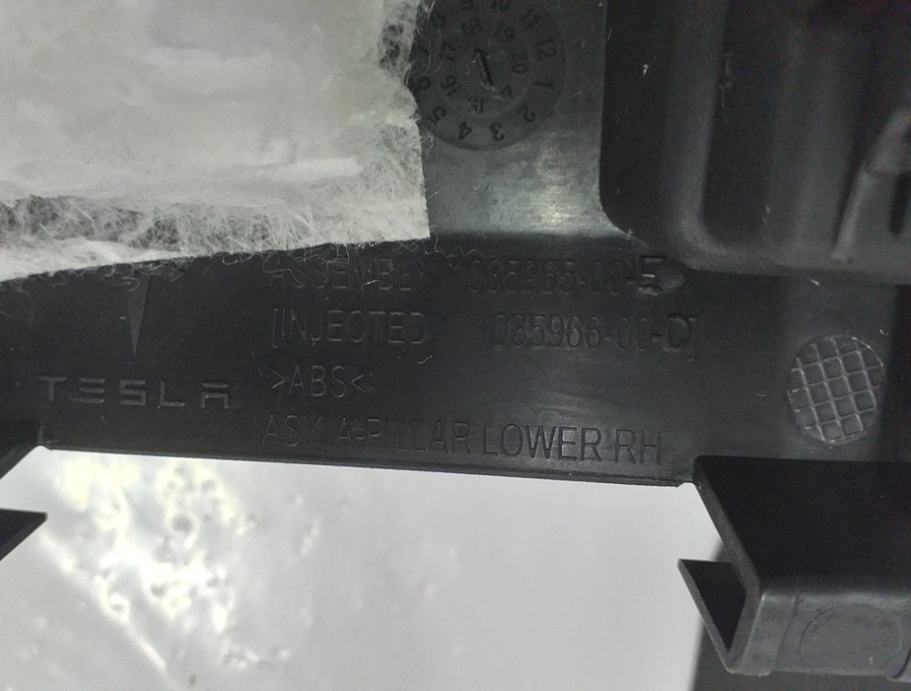 Облицовка стойки A нижняя правая с повреждением Tesla model X 1035965-00-E Киев - изображение 4