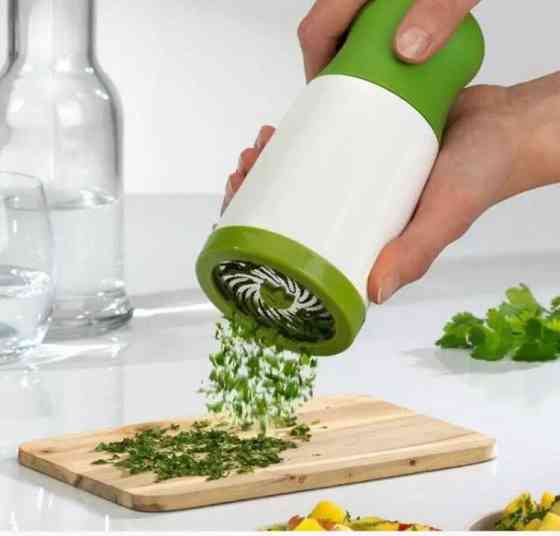 Млин для зелені Herb Grinder 8296 6х7.3х17 см Київ