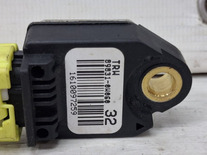 Датчик удара (AIRBAG) Toyota Auris E150 1.6 БЕНЗИН 1ZRFAE 2006 (б/у) Киев - изображение 3
