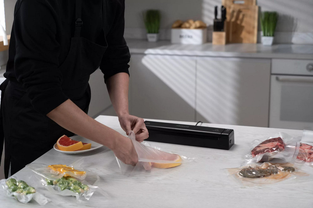 Вакууматор ARDESTO VS-X1B 110 Вт черный Київ - зображення 2