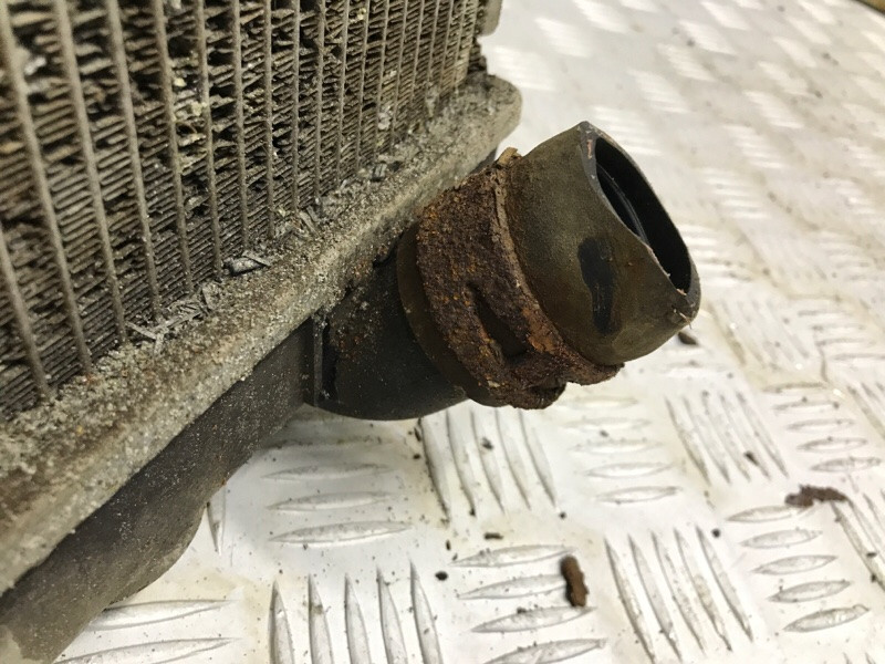 Радиатор основной Mitsubishi Pajero Wagon 4 3.2 ДИЗЕЛЬ 4M41 2006 (б/у) Киев - изображение 5