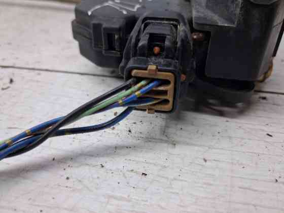 Замок двери передний левый Mitsubishi Outlander CU 2.4 БЕНЗИН 4G69 2003 (б/у) Киев