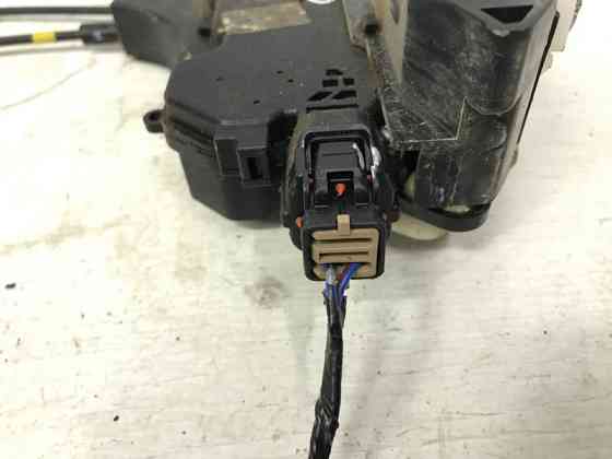 Замок двери задний левый Mitsubishi L200 KB 2.5 ДИЗЕЛЬ 4D56U 2006 (б/у) Київ