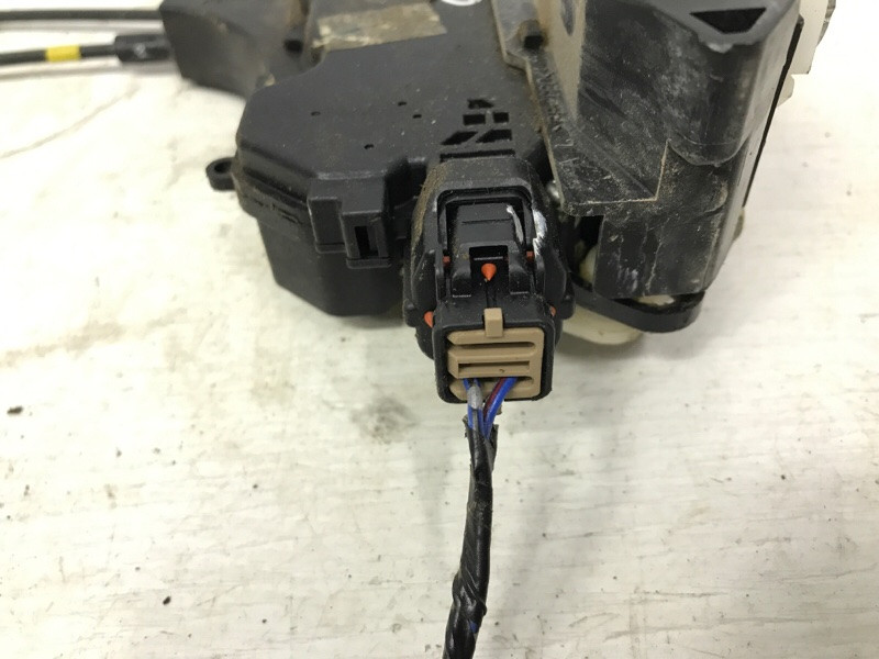 Замок двери задний левый Mitsubishi L200 KB 2.5 ДИЗЕЛЬ 4D56U 2006 (б/у) Київ - зображення 4