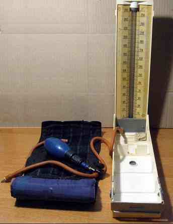 Медицинский ртутный тонометр Рива-Роччи (СССР). Богодухів