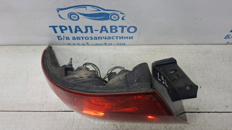 Фонарь задний внешний левый Mitsubishi Lancer 9 1.6 БЕНЗИН 4G18 2003 (б/у) Киев - изображение 4