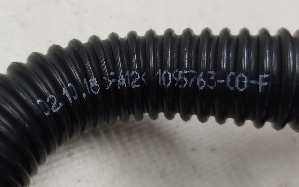 1Патрубок охлаждения пентхауса впускной Tesla model 3 model Y 1095763-00-G Київ - зображення 3