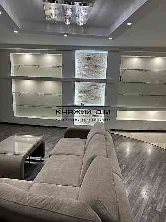 Продається 3-кімнатна квартира біля метро Позняки Киев