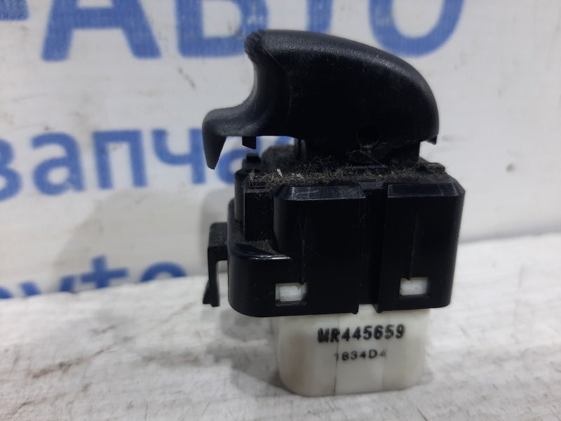 Кнопка стеклоподъемника Mitsubishi Pajero Wagon 3 3.2 ДИЗЕЛЬ 4M41 1999 (б/у) Киев - изображение 1