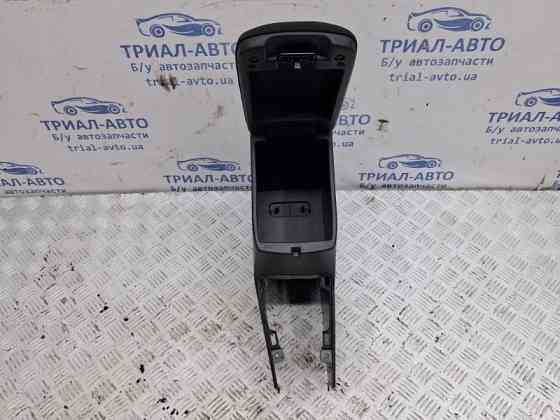 Подлокотник Toyota Auris 2006-2012 5891002260B1 (Арт. 65443) Киев