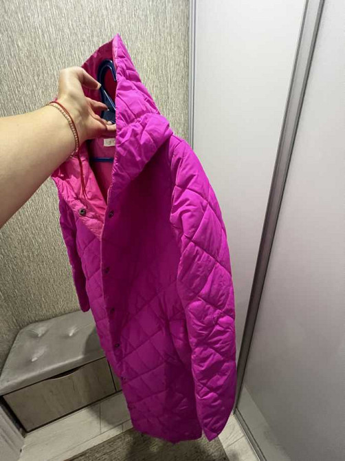 пальто з капюшоном в розмірі S Буча - зображення 4