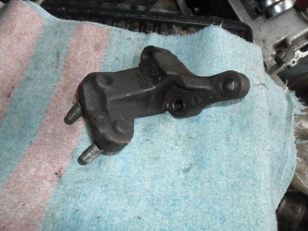 GA2E39030A, Кронштейн двигуна Мазда Кседокс 2.0, V6, 24 кл. оригінал Вінниця - зображення 9