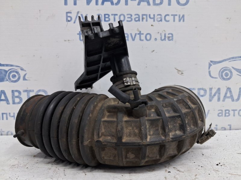 Патрубок воздушного фильтра Nissan Navara D40 2.5 DIESEL YD25DDTI 2004 (б/у) Киев - изображение 2