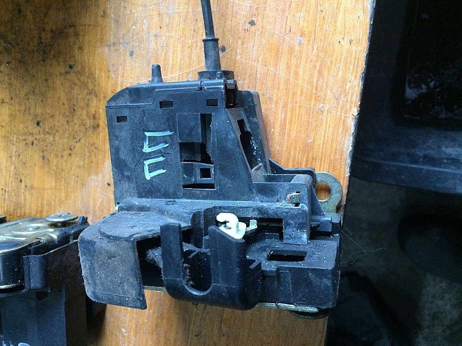 Бу замок двери Renault Scenic 1, 7701473172, передней правой Кропивницкий - изображение 1