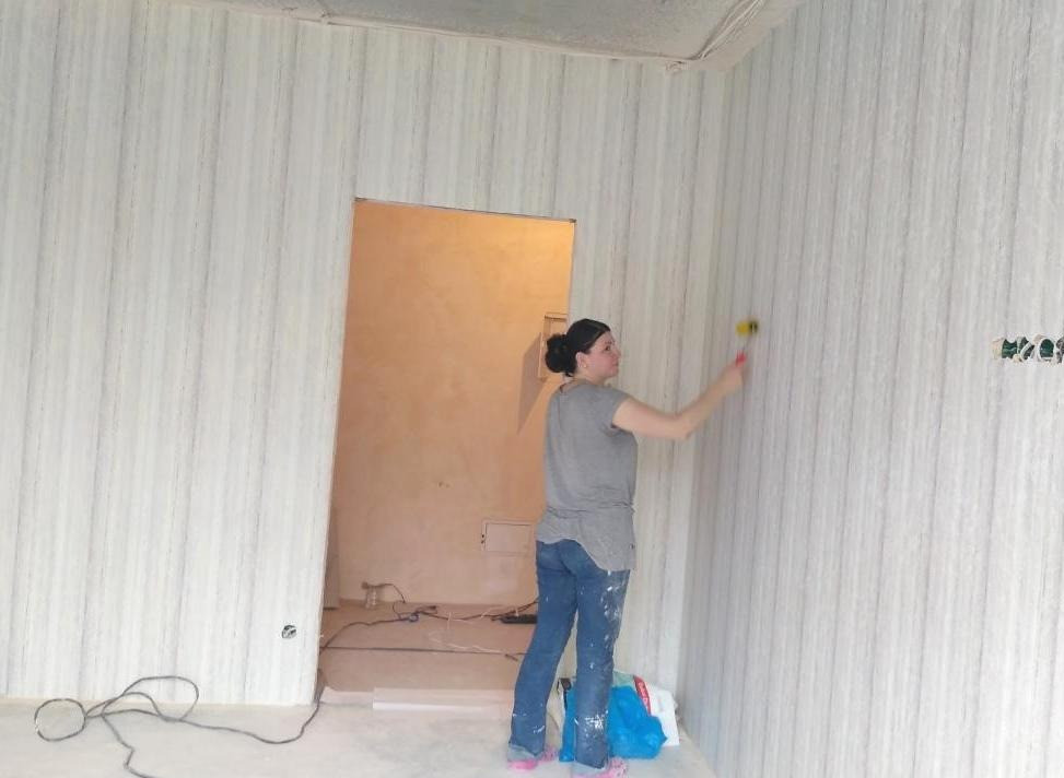 Поклейка обоев в комнате Киев - изображение 1