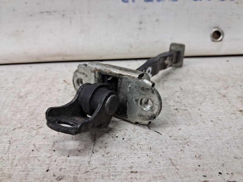 Ограничитель двери задний левый Nissan Qashqai J10 2.0 БЕНЗИН MR20DE 2006 (б/у) Киев - изображение 2