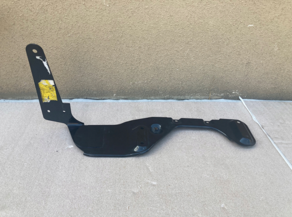 1928315 Кронштейн подножки левый DAF XF 106 Euro 6 1835043 Львов - изображение 1