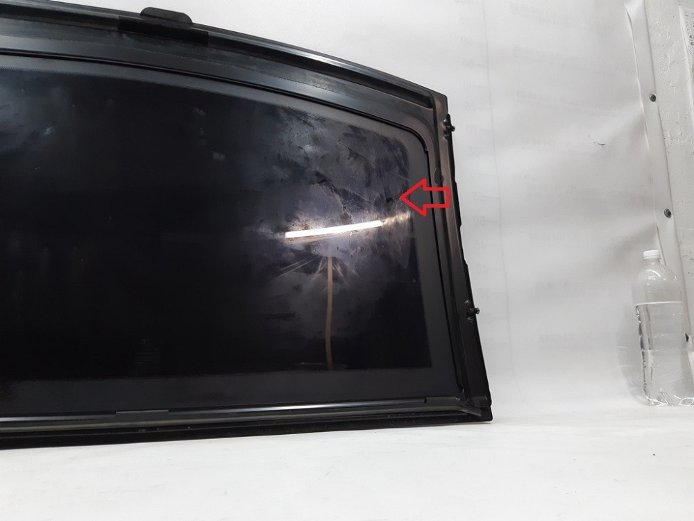 Стекло люка(округлый язычок) с повреждением Tesla model S 1026856-S0-C Киев - изображение 3