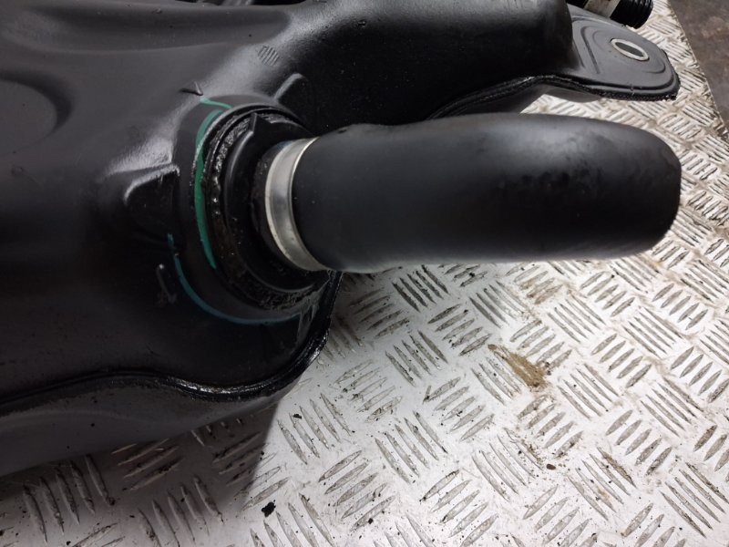 Бак топливный пластик Toyota Auris E150 1.6 БЕНЗИН 1ZRFAE 2006 (б/у) Киев - изображение 7