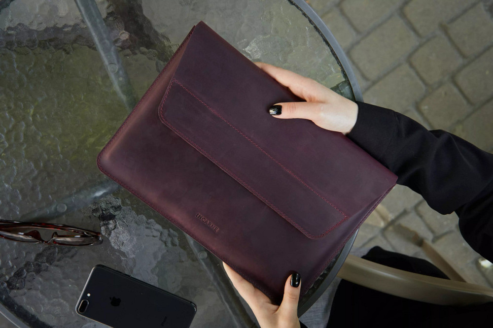 Чехол для ноутбука винтажный Incarne Line MacBook Air 15" 2023-2025 line-burgundy-vintage-air-15 бор Київ - зображення 2