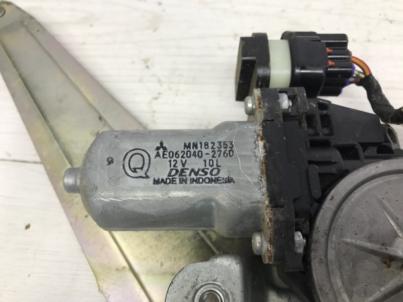 Стеклоподъемник задний правый Mitsubishi L200 KB 2.5 ДИЗЕЛЬ 4D56U 2006 (б/у) Киев - изображение 4