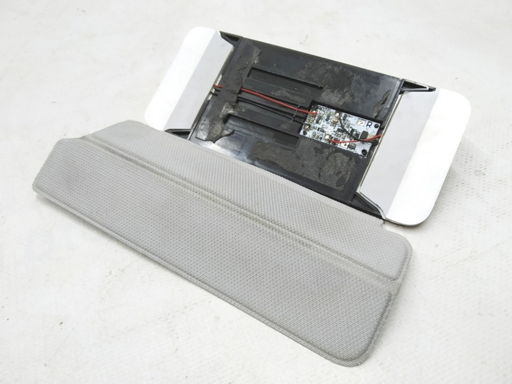 Подсветка козырька солнцезащитного правого с кронштейном и магнитом в сборе Tesla model 3 1088740-01 Киев - изображение 1