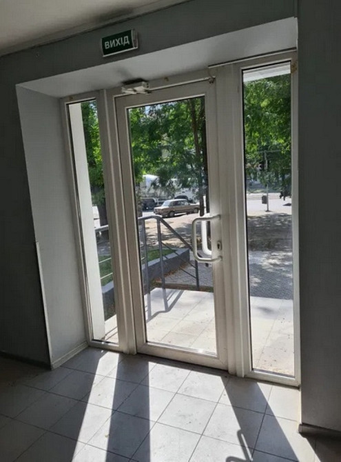 Продам. Магазин 43 м.кв. 1/5, 12-й квартал Дніпро - зображення 2